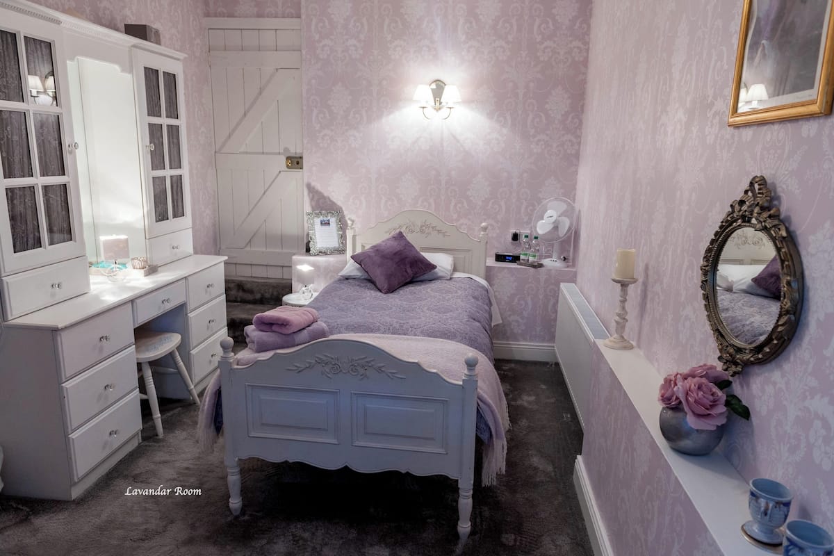 Standard Twin Room | Blackout drapes, iron/ironing board, free WiFi
