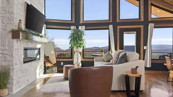 Télévision, cheminée