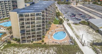 Mermaid’s Moon, Ground-Floor 4BR + Bunks | 2 Patios, Pool & Beachfront Access