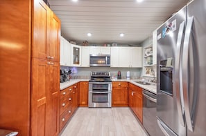 Fridge, microwave