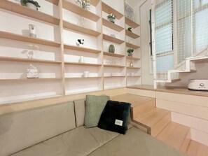 TV - The New Yorker Loft | Brisbane CBD (Brisbane City)