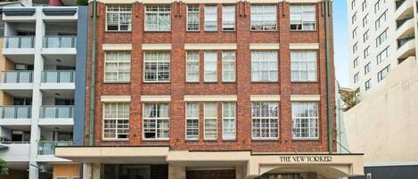 المنشأة من الخارج