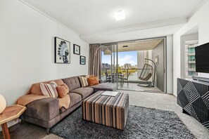 Fernseher, Stereoanlage, Arbeitsbereiche