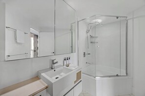 Een douche, een haardroger