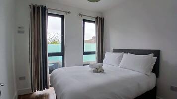 2 bedrooms, iron/ironing board, Internet