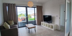 TV - Newly Refurbed 2BD W/Wraparound Balcony,5k to City (Dublin)