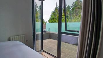 2 bedrooms, iron/ironing board, Internet