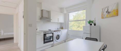 Kühlschrank, Ofen, Herdplatte, Toaster