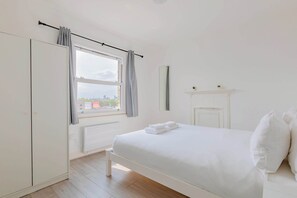 3 bedrooms, iron/ironing board, Internet, bed sheets