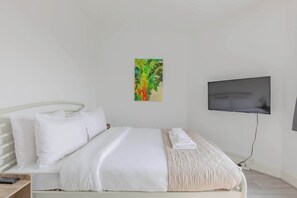 3 bedrooms, iron/ironing board, Internet, bed sheets