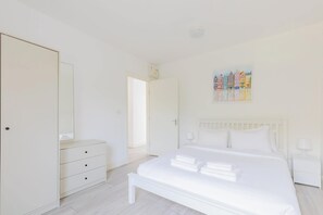 3 bedrooms, iron/ironing board, Internet, bed sheets