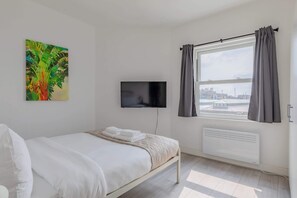 3 bedrooms, iron/ironing board, Internet, bed sheets