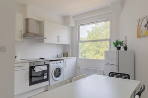 Refrigerador, horno, placa de cocina, tostadora