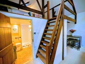 1 bedroom, desk, iron/ironing board, WiFi