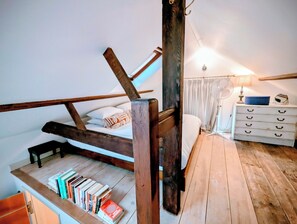 1 bedroom, desk, iron/ironing board, WiFi