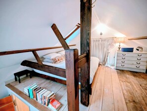 1 bedroom, desk, iron/ironing board, WiFi