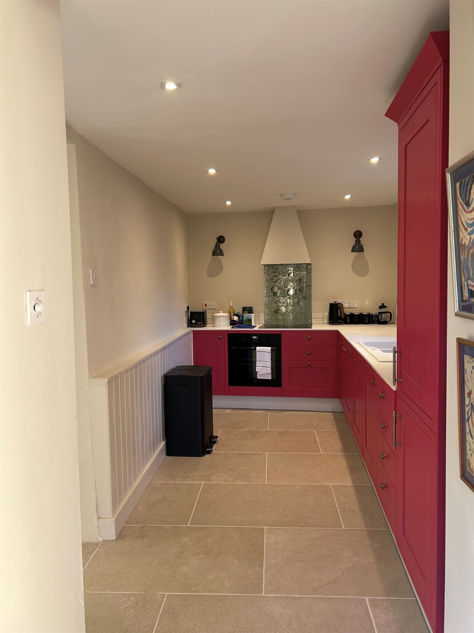 Frigorifero, forno, piano cottura, lavastoviglie