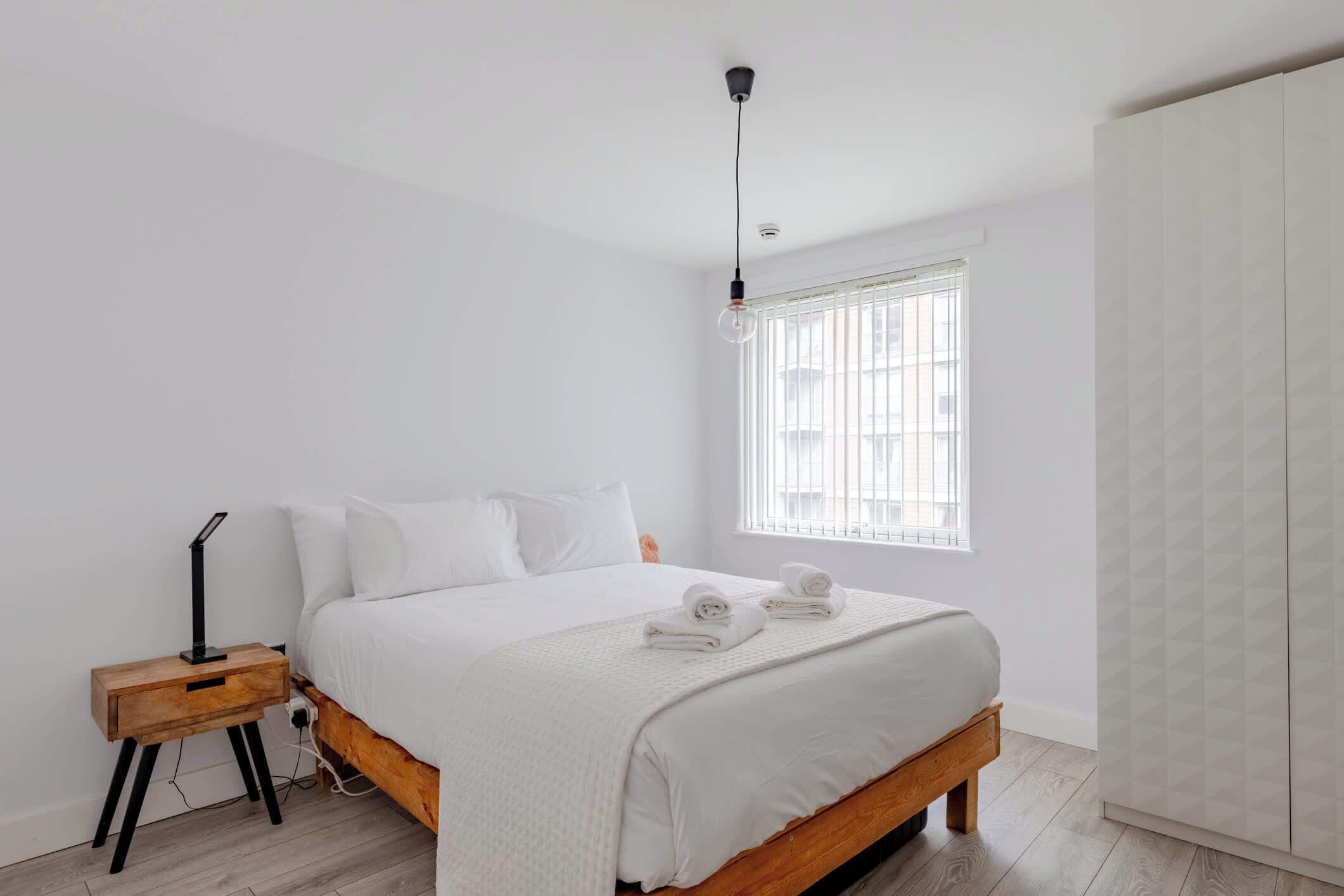 2 bedrooms, iron/ironing board, internet, bed sheets