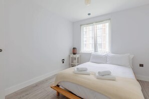 2 bedrooms, iron/ironing board, internet, bed sheets