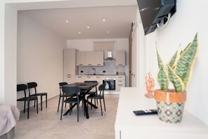 Ferienhaus, Balkon, Gartenblick | Eigene Küche