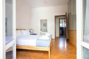3 habitaciones, tabla de planchar con plancha, wifi y ropa de cama 