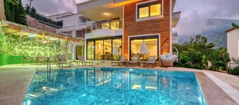 Modern 4-bedroom villa • Private pool - 10 min from Kleopatra beach