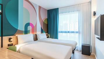 Twin Room | Hypo-allergenic bedding, laptop workspace, blackout drapes