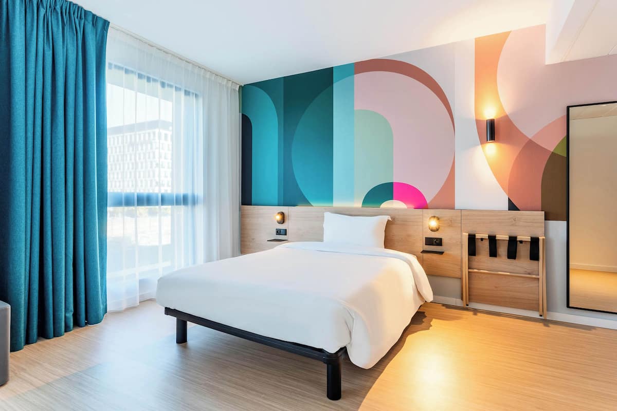 Double Room | Hypo-allergenic bedding, laptop workspace, blackout curtains