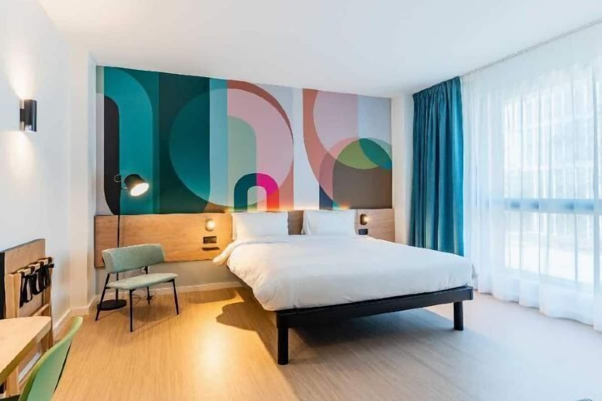 Hypo-allergenic bedding, laptop workspace, blackout drapes