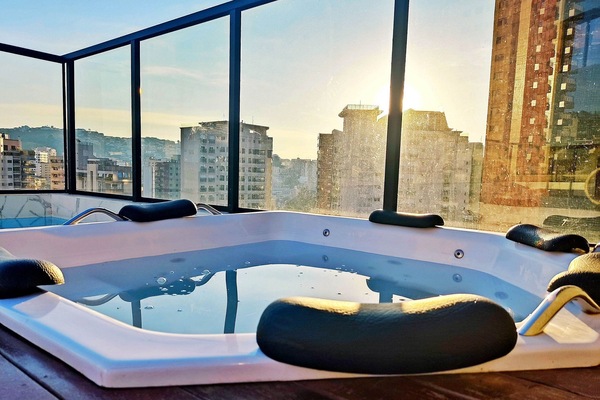 Indoor spa tub