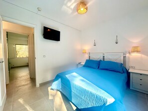 2 bedrooms, WiFi - Apartment 'Addaia' with Mountain Views, Shared Pool and Wi-Fi (Port d'Addaia)