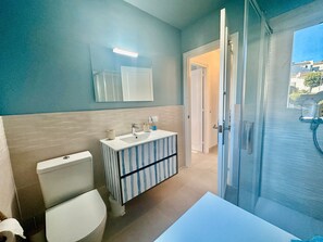 Shower - Apartment 'Addaia' with Mountain Views, Shared Pool and Wi-Fi (Port d'Addaia)