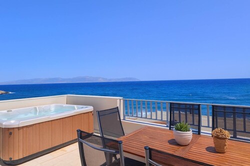 Beachfront Ela Luxury Stay With Jacuzzi Views