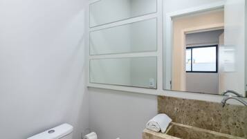 Basic Apartment | Bathroom