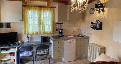 Private Cottage with shared Heatable Solar Pool, Sauna, Jacuzzi and Sea View