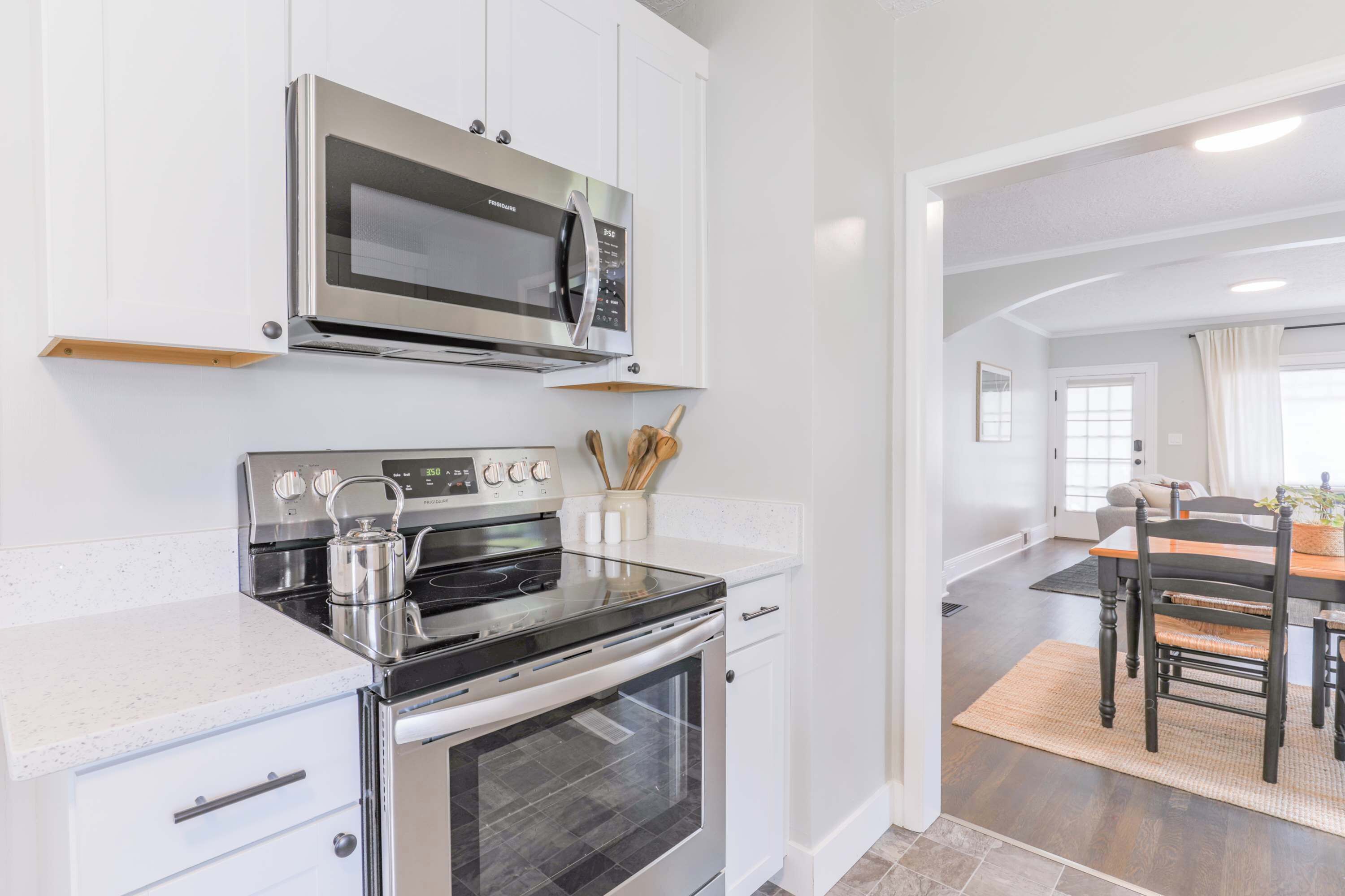 冰箱、微波炉、烤箱、炉灶