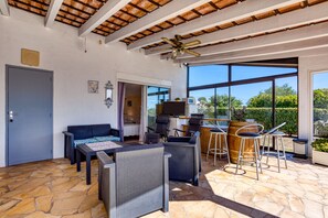 Interior - Bed and Breakfast 'Chez Gaston' with Private Pool, Wi-Fi and Air Conditioning (Saint-Drézéry)