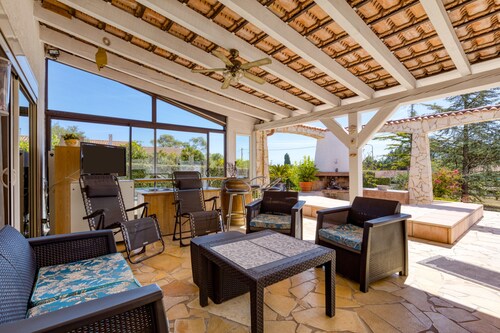 Bed and Breakfast 'Chez Gaston' with Private Pool, Wi-Fi and Air Conditioning