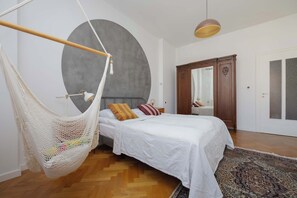 2 bedrooms, desk, iron/ironing board, travel crib