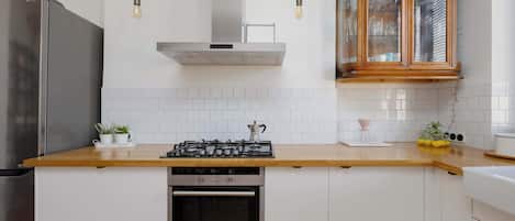 Kühlschrank, Ofen, Herdplatte, Geschirrspüler