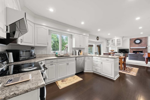 Gahanna 5BR | Game Room, Gym & Office