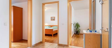 2 室のベッドルーム、WiFi、ベッドシーツ、車椅子でアクセスできる設備