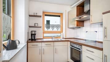 Frigorifero, forno, piano cottura, lavastoviglie