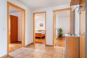 2 bedrooms, WiFi, bed sheets, wheelchair access