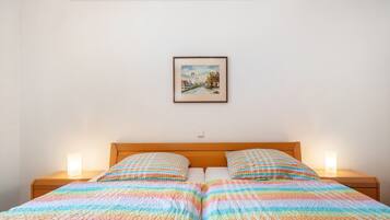 2 bedrooms, WiFi, bed sheets