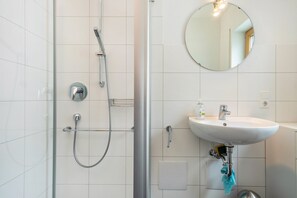 Bruser, hårtørrer, håndklæder