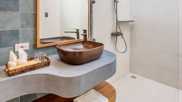 Batas, pantuflas, bidet