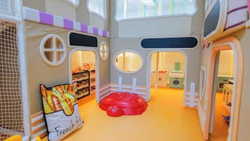 Área de juegos infantiles techada