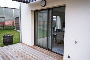 تناول الطعام بالخارج