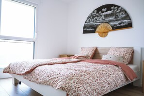 3 多间卧室、免费 WiFi、床单